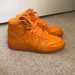 Boys size 5 Nike Gatorade limited edition sneakers